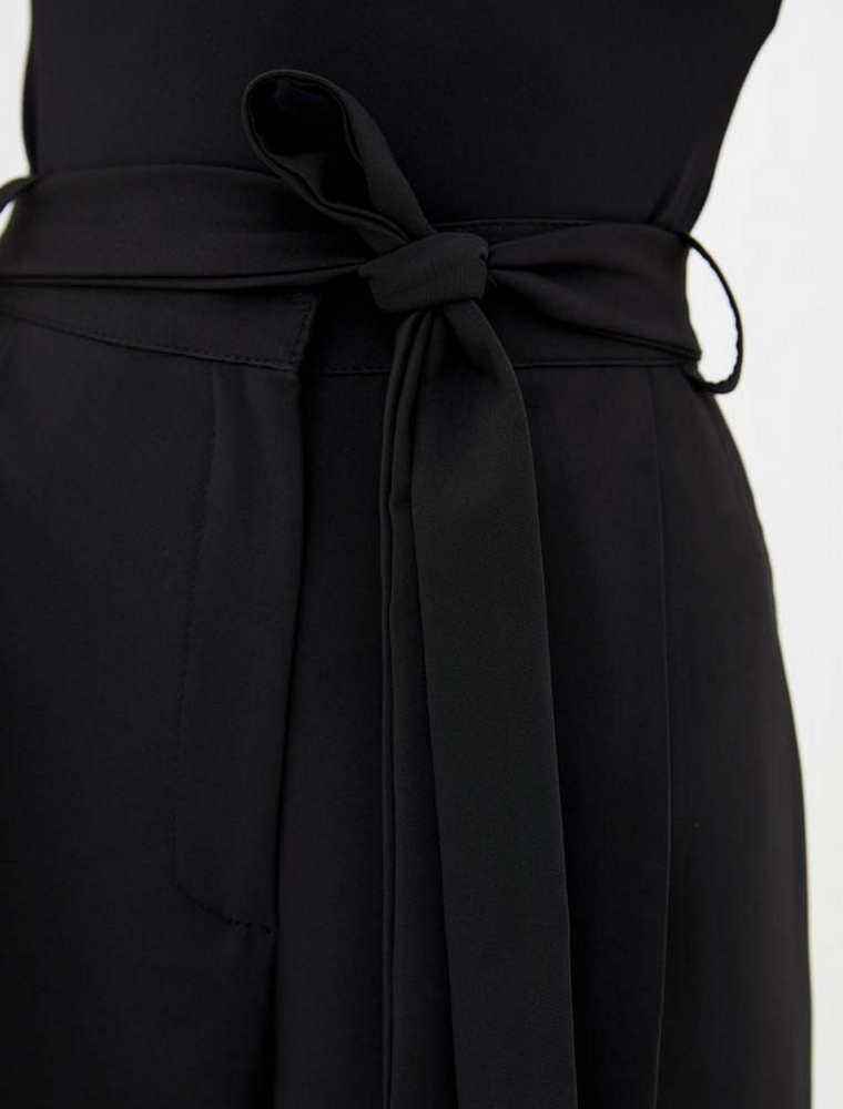 High-Rise Straight Leg Pant, Black